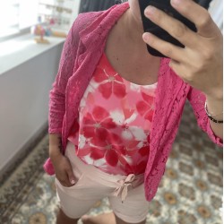 Veste rose en dentelle